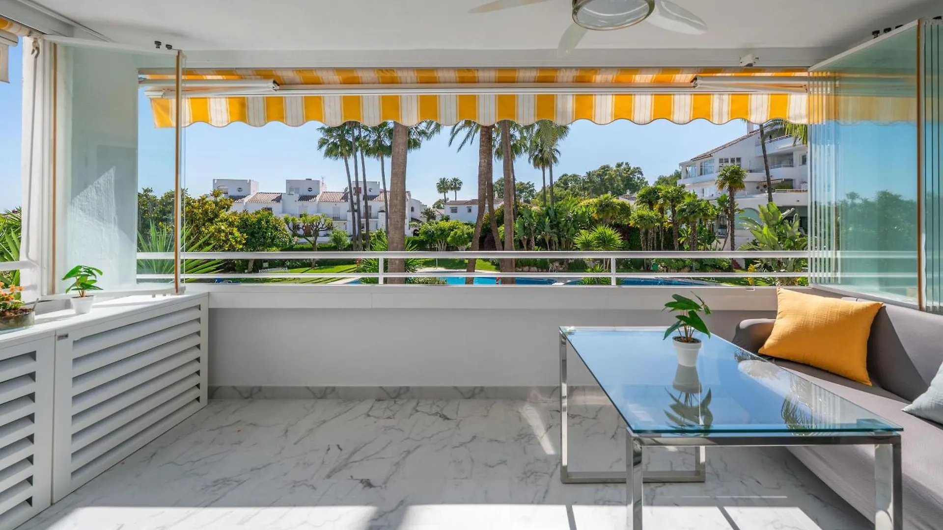 Sea View Nordic Royal Club Apartment Estepona