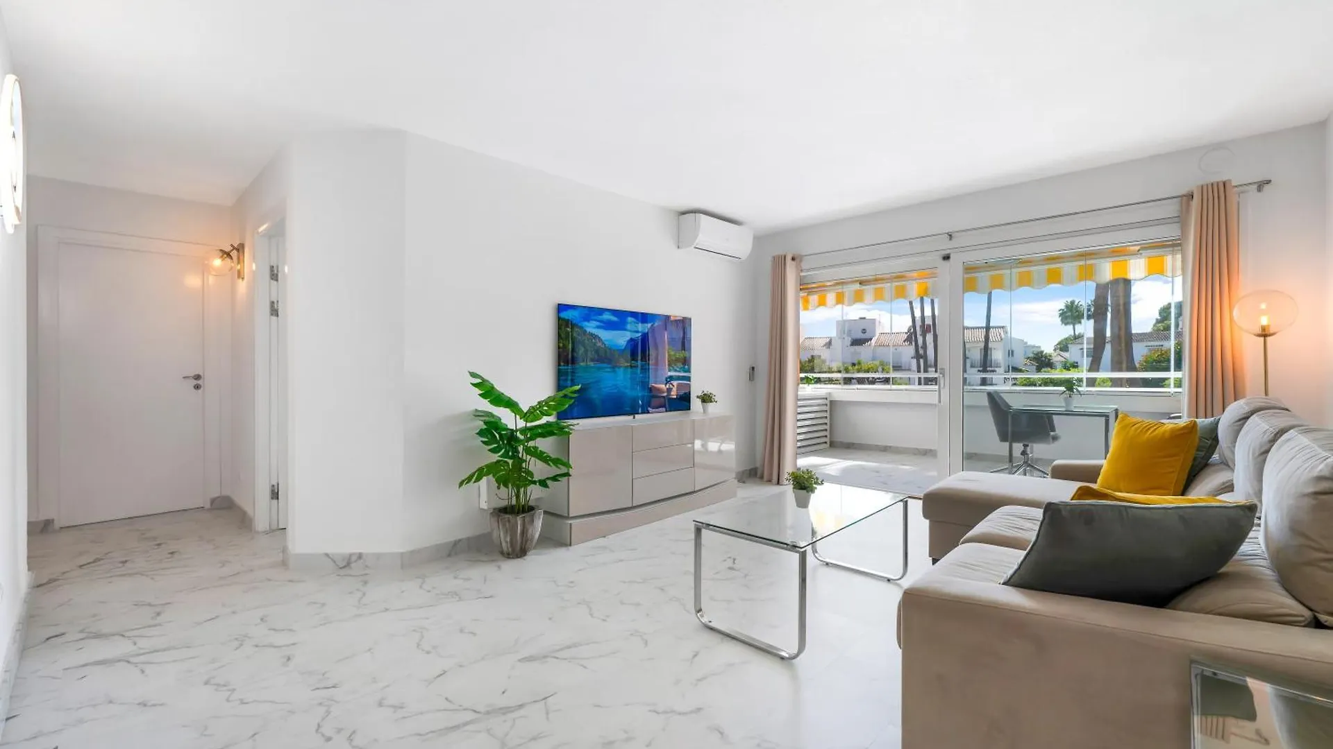 Sea View Nordic Royal Club Apartment Estepona 0*,